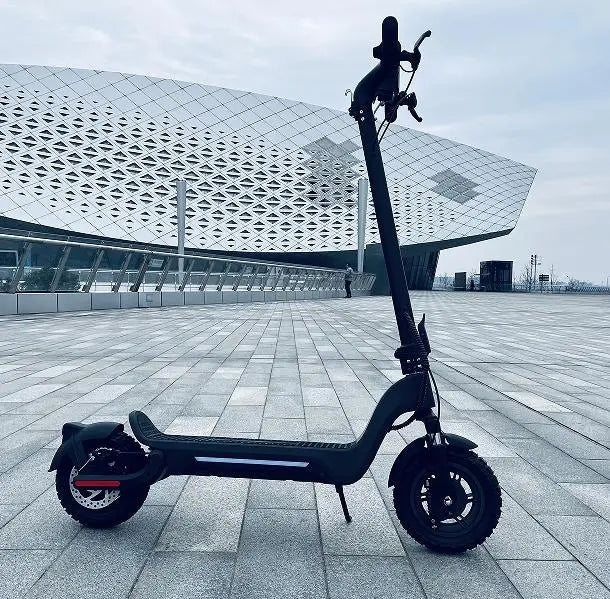 E Scooter, 600W Electric balance scooter.  40 km/h speed LCD instrument, portable folding load 120kg climbing 18° range 50-70km LED lighting Doba