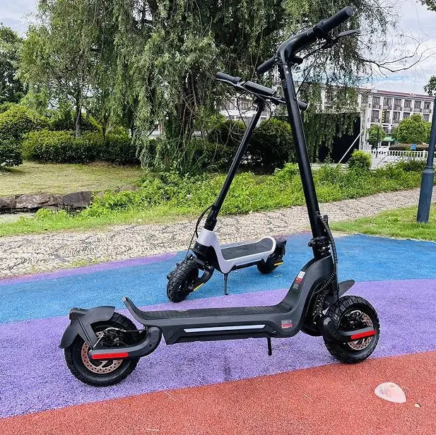 E Scooter, 800W electric scooter.  40 km/h speed LCD instrument, portable folding load 120kg climbing 18° range 50-70km LED lighting Doba