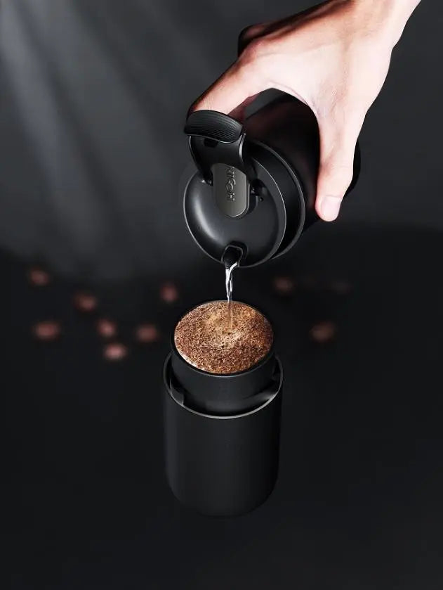 Portable grinding coffee maker. (Car grinding + coffee integrated, 5600 mAh battery capacity, electric integrated 200ml-300ml extracted coffee 25 cups / time) Doba